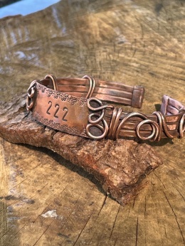 Biżuteria duchowa z miedzi bransoletka mankietowa angel number 222 amulet z intencją kuta miedź
