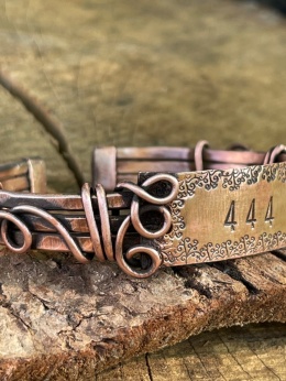 Biżuteria duchowa z miedzi bransoletka mankietowa angel number 444 amulet ochronny kuta miedź